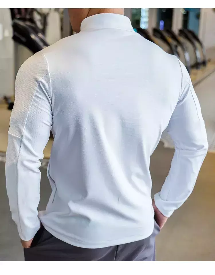 de alta performance e versatilidade, seca rápido" destaca características que são valorizadas pelos consumidores (Tecnologia Dry Fit implícita).
